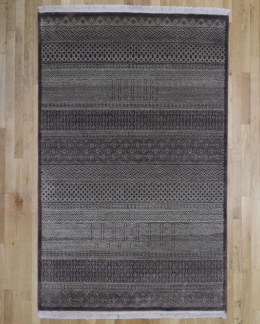 Fine Modern 4' x 6'3 Hand Knotted Wool Rug India